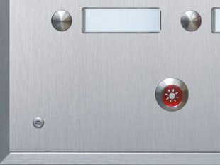Detailaufnahme eines Winkelrahmens der Tableautürstation