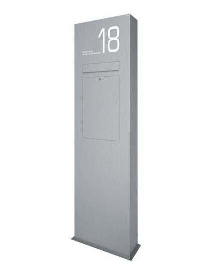 Stele aus Edelstahl mit Briefkasten und Hausnummergravur 